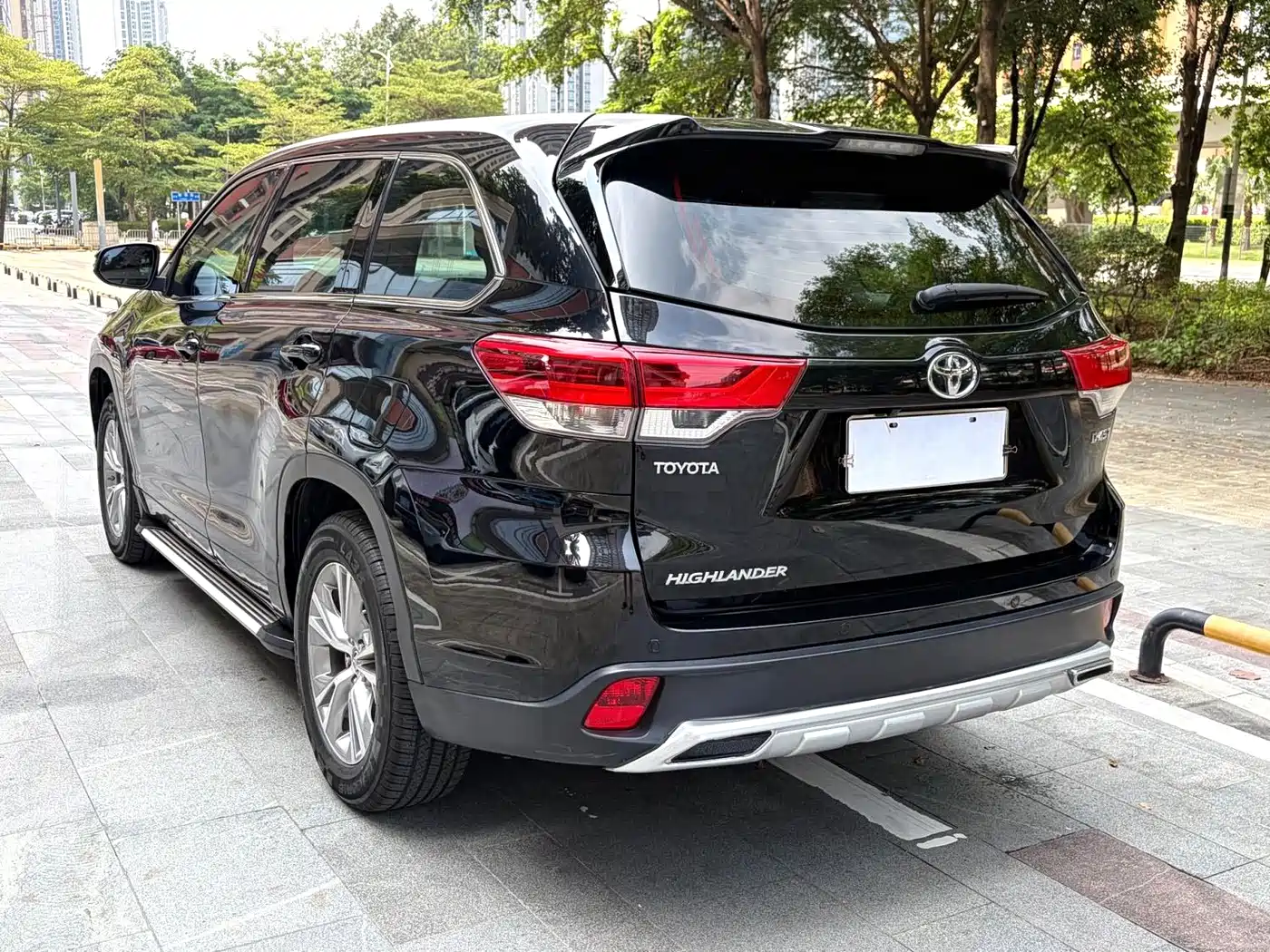 Фото 17 - Toyota Highlander