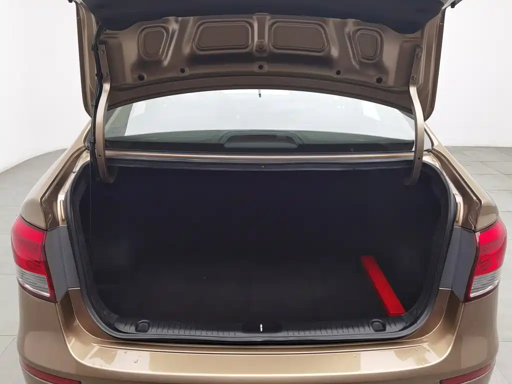 Photo 16 - Kia K2