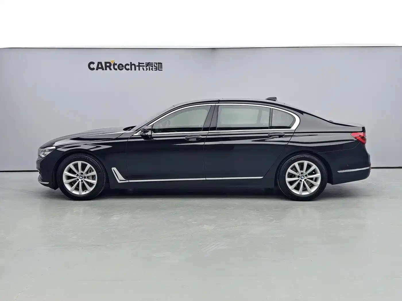BMW 7 Series 2016 740Li Leading Edition фото 2