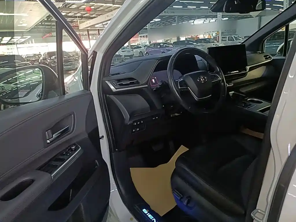 صورة 16 - Toyota Sienna