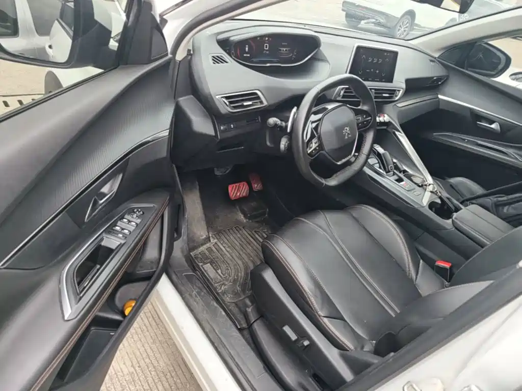 صورة 16 - Peugeot 4008