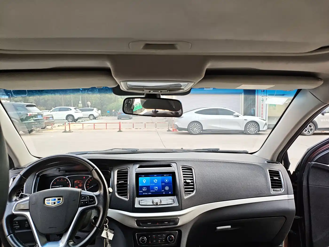Фото 8 - Geely Vision