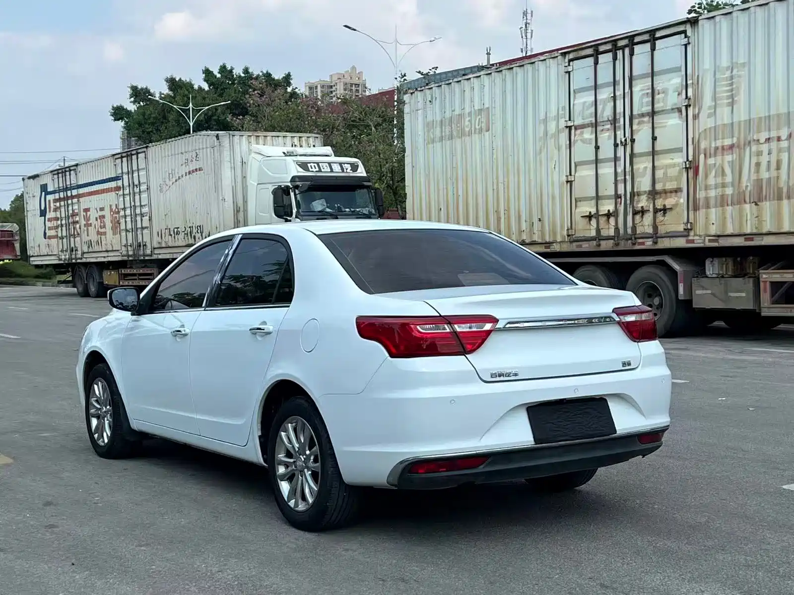 Фото 6 - Geely Vision