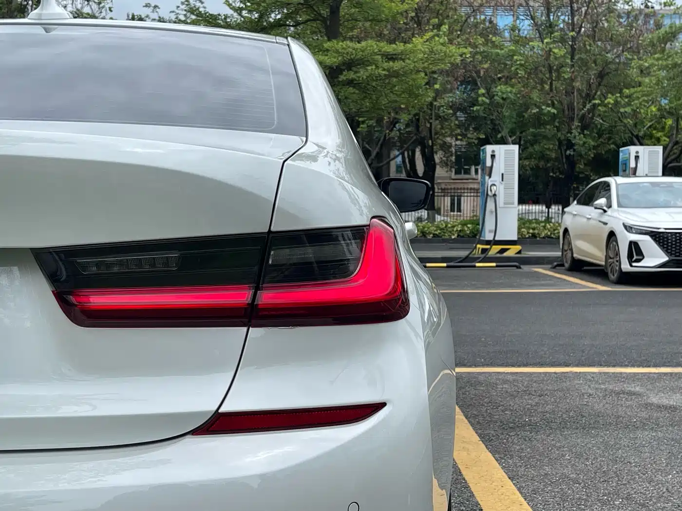 BMW 3 Series 2020 325Li M Sport Package фото 10