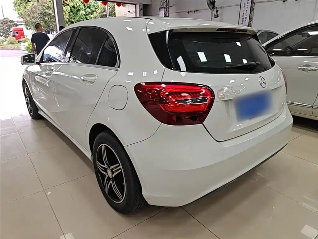 Mercedes-Benz A-Class (Import) 2015 A 180 Standard фото 5