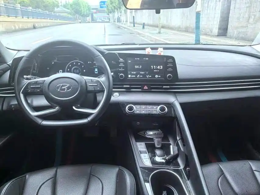 Hyundai Elantra 2022 1.5L CVT GLX Elite Edition фото 4