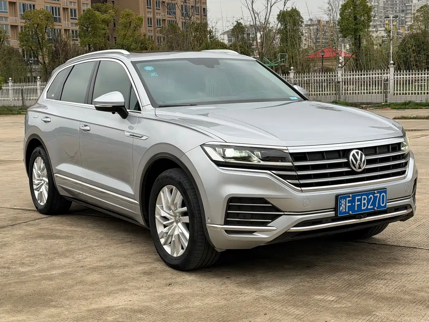 VOLKSWAGEN TOUAREG