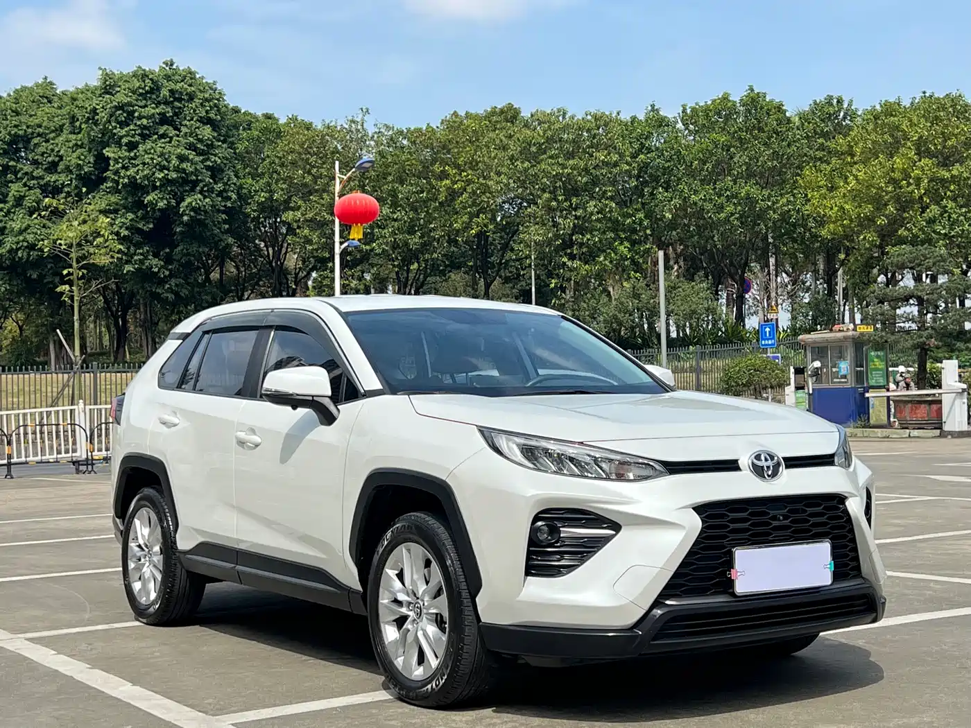 Toyota Wildlander 2022 2.0L CVT FWD Leading Edition фото 3