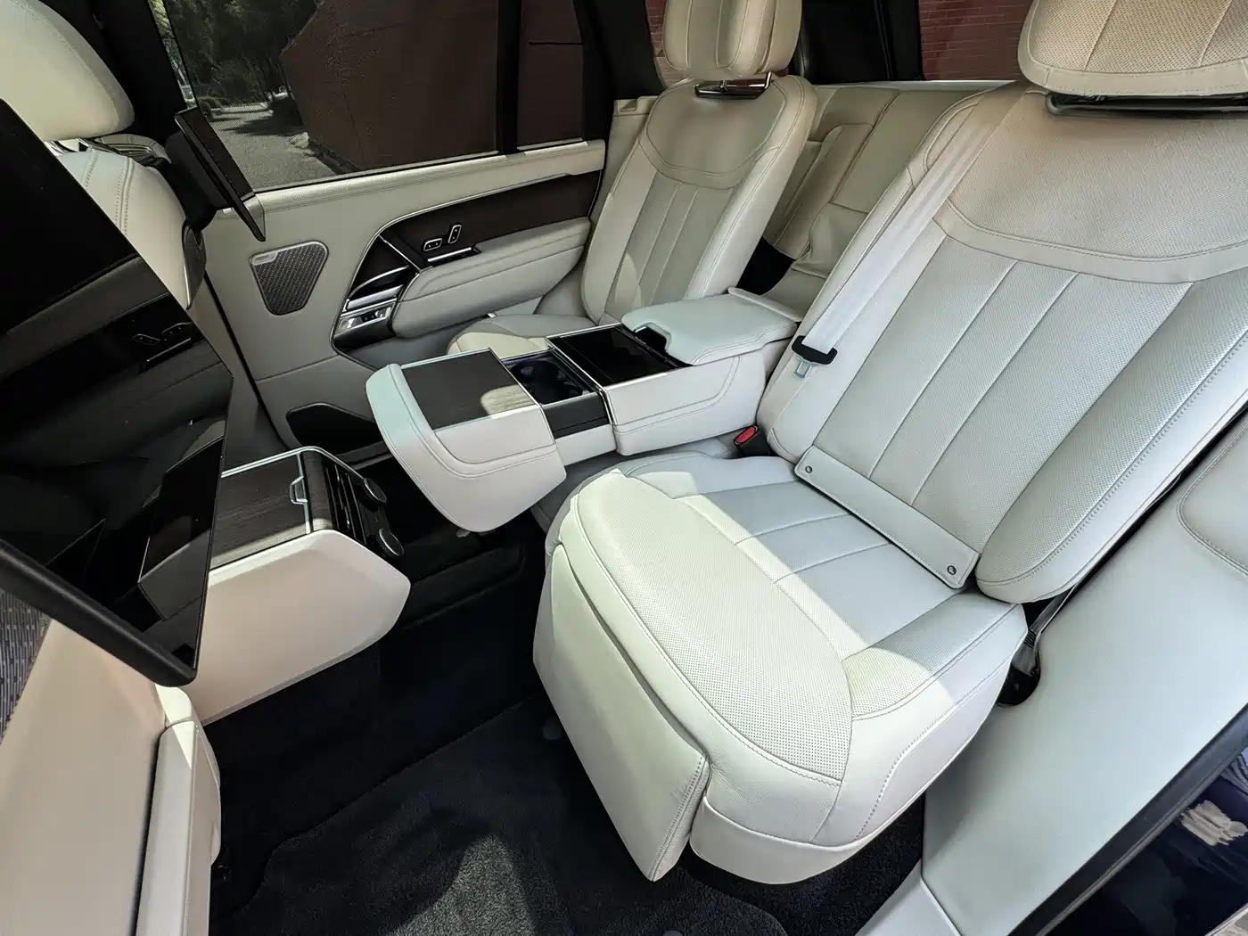 Land Rover Range Rover 2023 2023 3.0 L6 400PS Exemplary Long Wheelbase