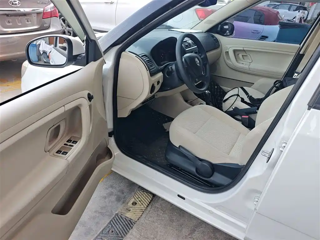 Škoda Fabia 2014 1.4L Automatic Crystal Edition фото 16