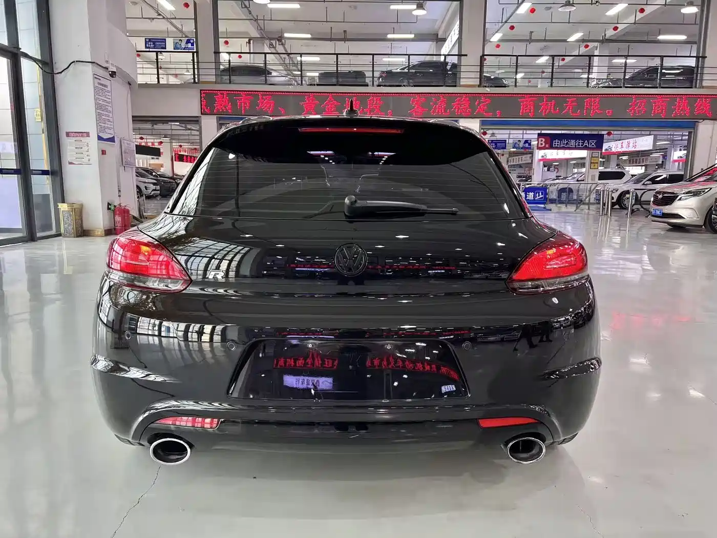 Volkswagen Scirocco 2011 Model R 2.0TSI фото 9