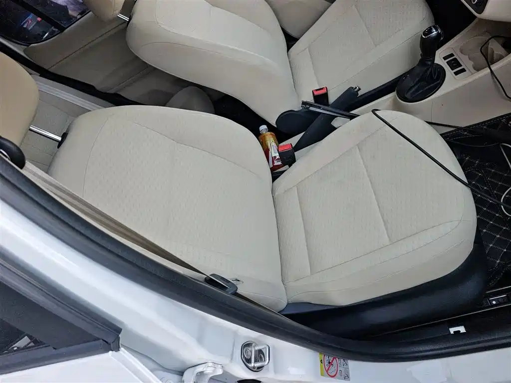 Škoda Fabia 2014 1.4L Automatic Crystal Edition фото 25