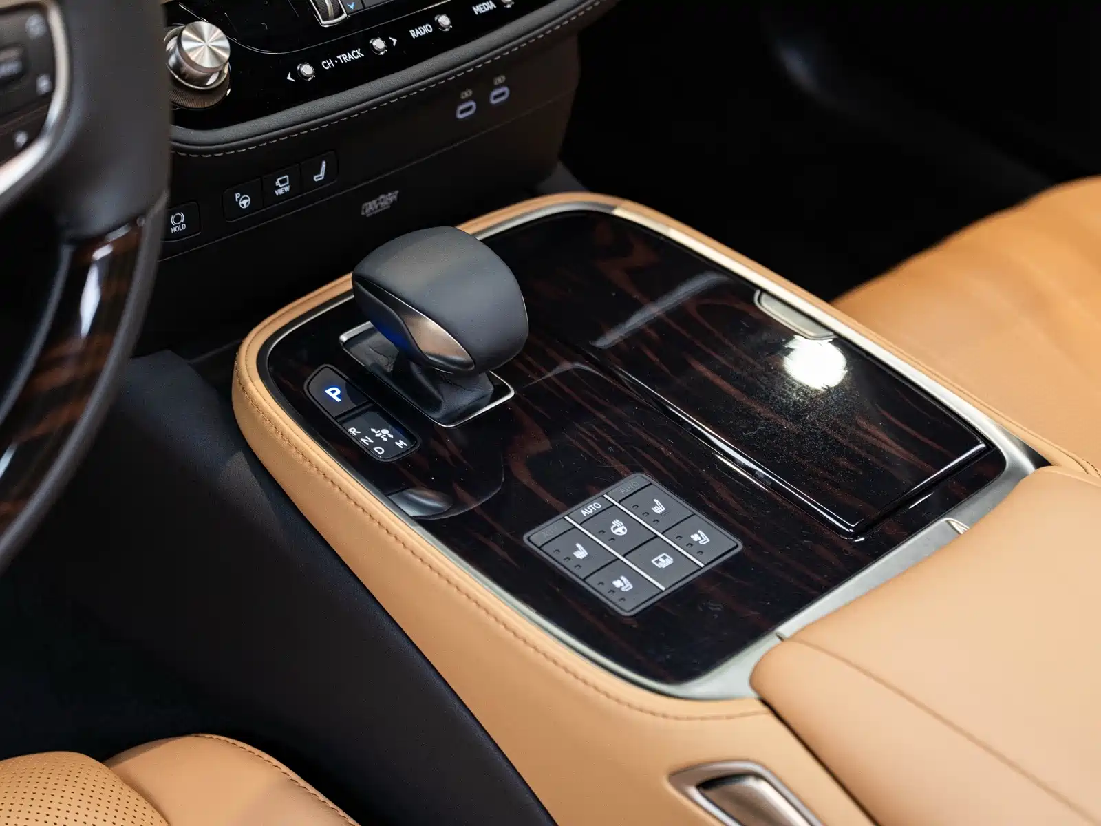 Фото 15 - Lexus LS