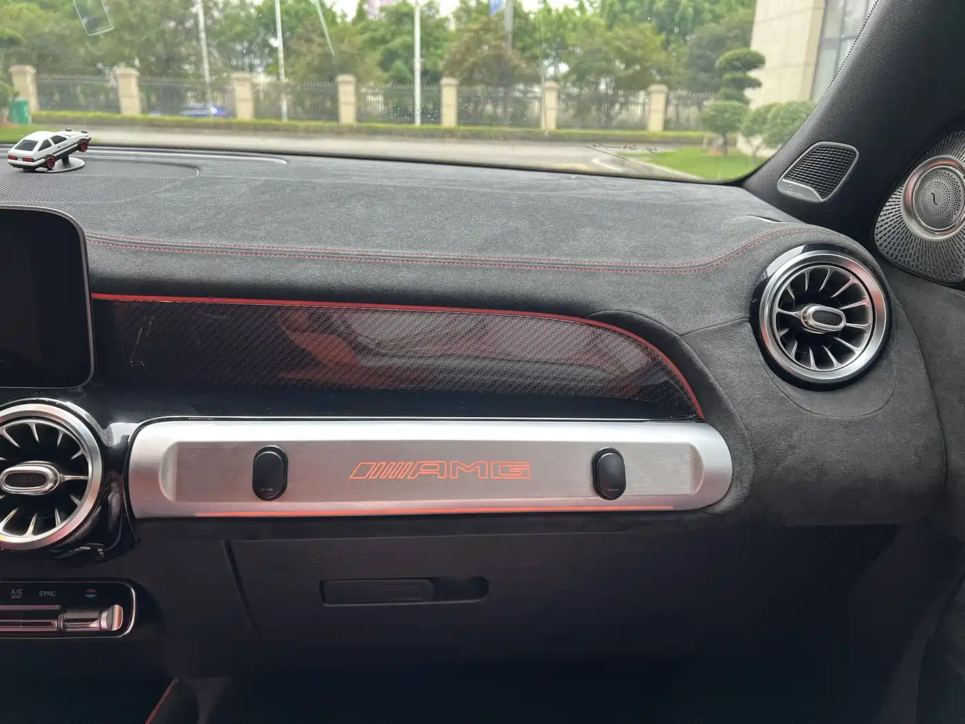 MERCEDES-BENZ GLB AMG