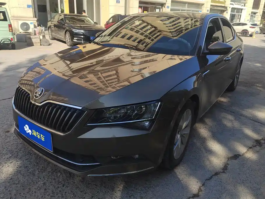 Škoda Superb 2016 TSI330 DSG Pioneer Edition