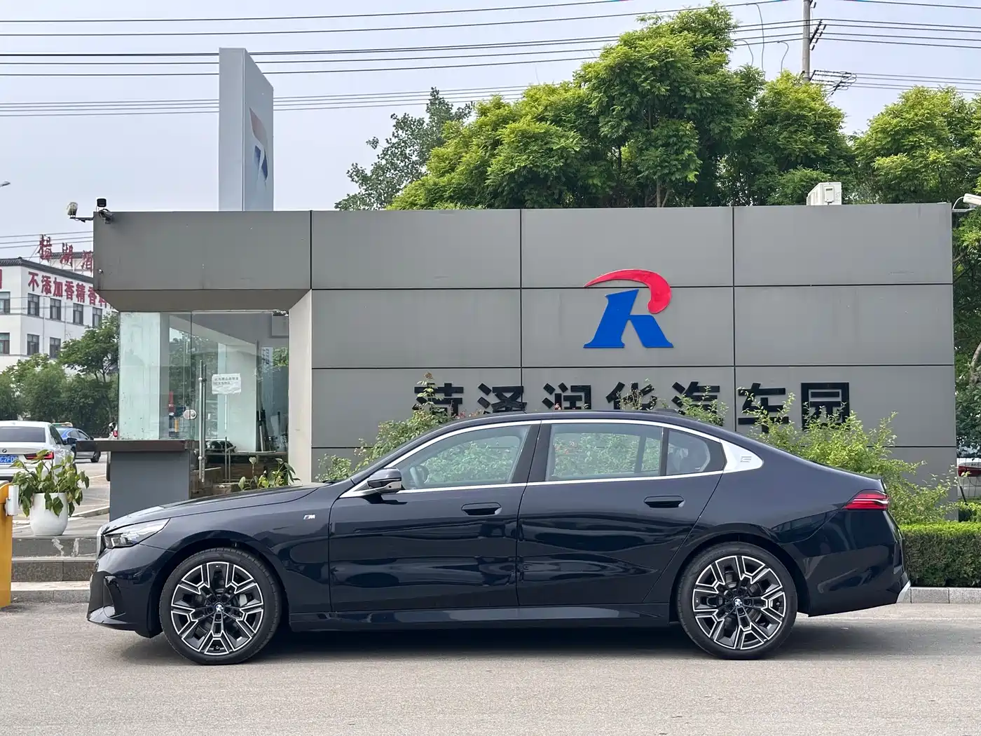 BMW 5 Series 2024 530Li Premium M Sport Package фото 3