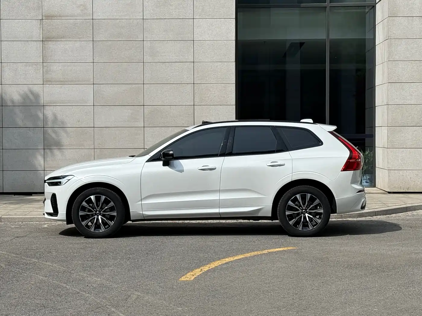 Photo 4 - Volvo XC60