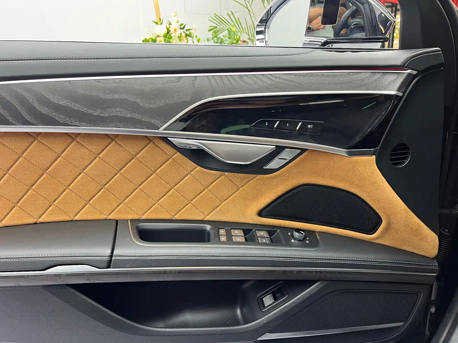 Фото 7 - Audi A8