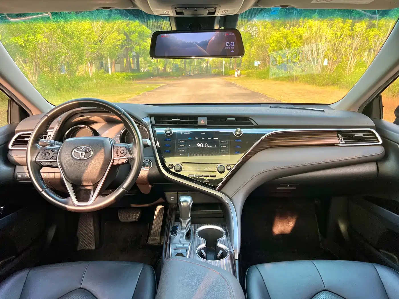 Фото 4 - Toyota Camry