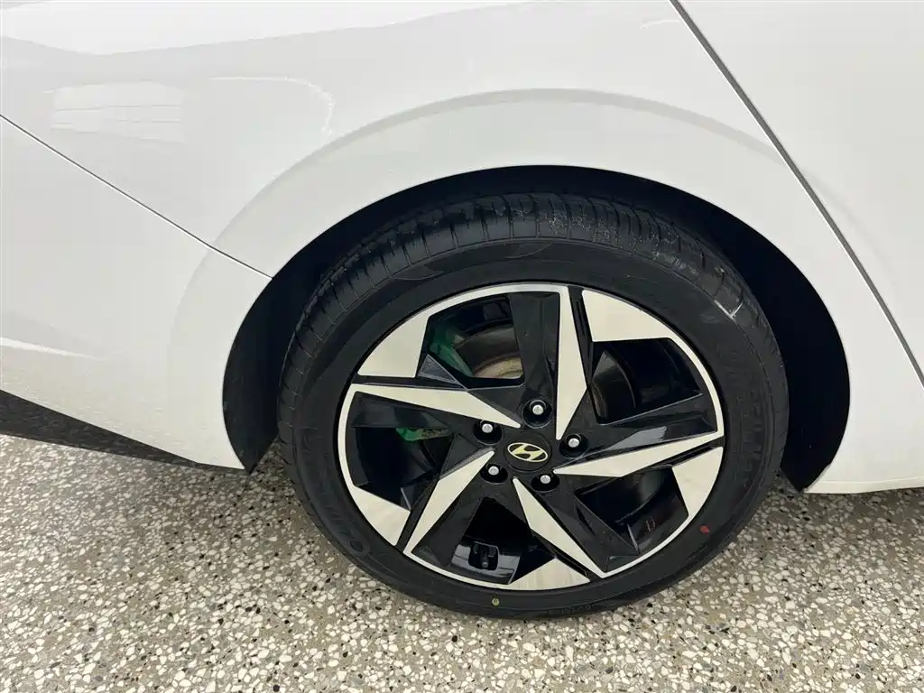 Hyundai Elantra 2021 1.5L CVT GLX Elite Edition фото 11