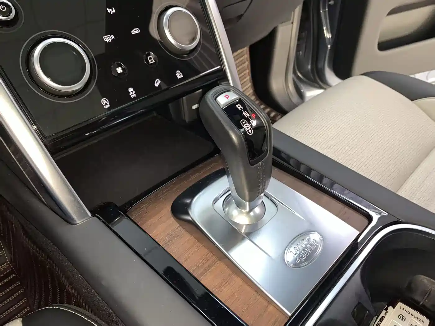 Land Rover Discovery Sport 2020 249PS R-Dynamic Luxury Custom фото 14