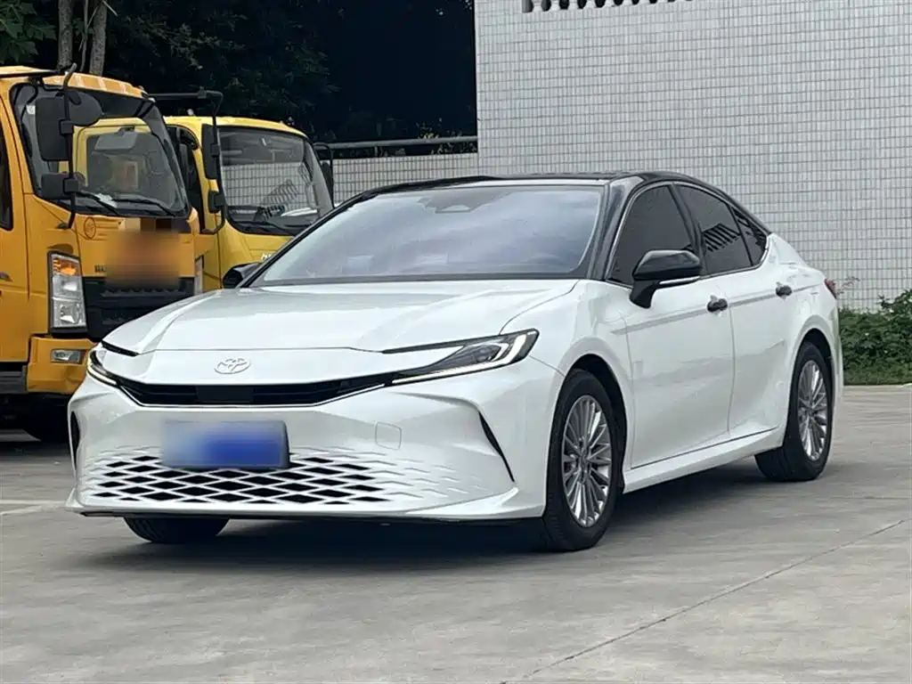 Toyota Camry 2024 2.0GVP Luxury Edition фото 2