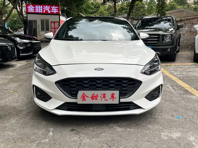 Ford Focus 2021 Sedan EcoBoost 180 Auto ST Line — фото 2