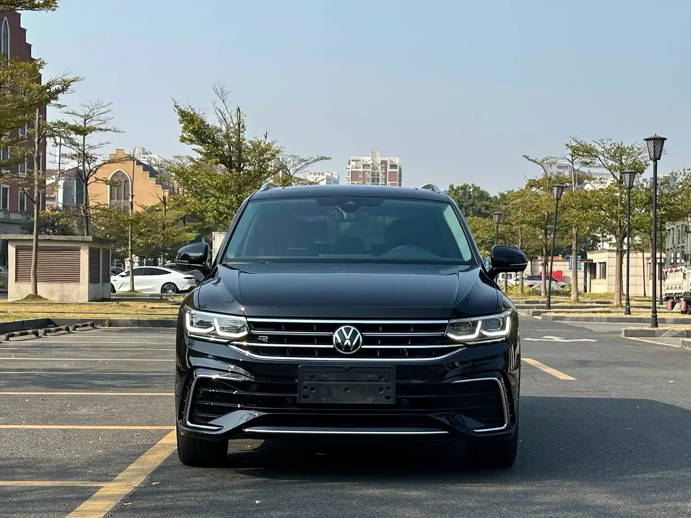 Volkswagen Tiguan L 2022 380TSI Automatic 4WD R-Line Flagship 7-Seater фото 2