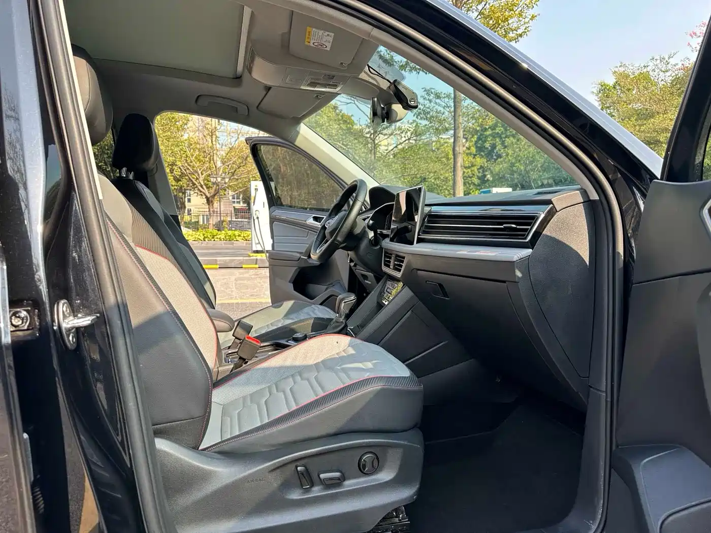 Volkswagen Tiguan L 2022 380TSI Automatic 4WD R-Line Flagship 7-Seater фото 13