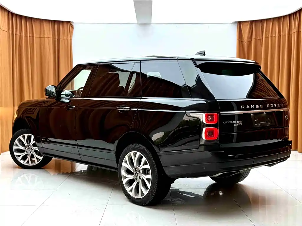 Land Rover Range Rover 2018 3.0 SC V6 Vogue SE Genesis Extended Edition фото 6