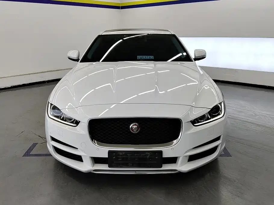 Фото 2 - Jaguar XEL