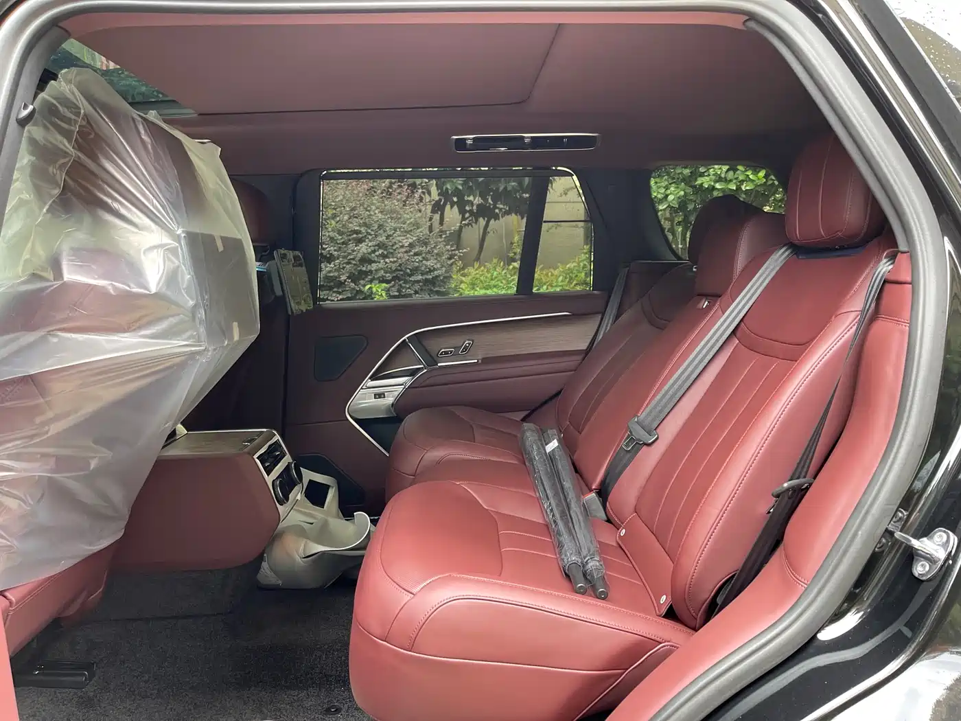 Land Rover Range Rover 2025 3.0 L6 400PS Genesis Extended Wheelbase фото 7