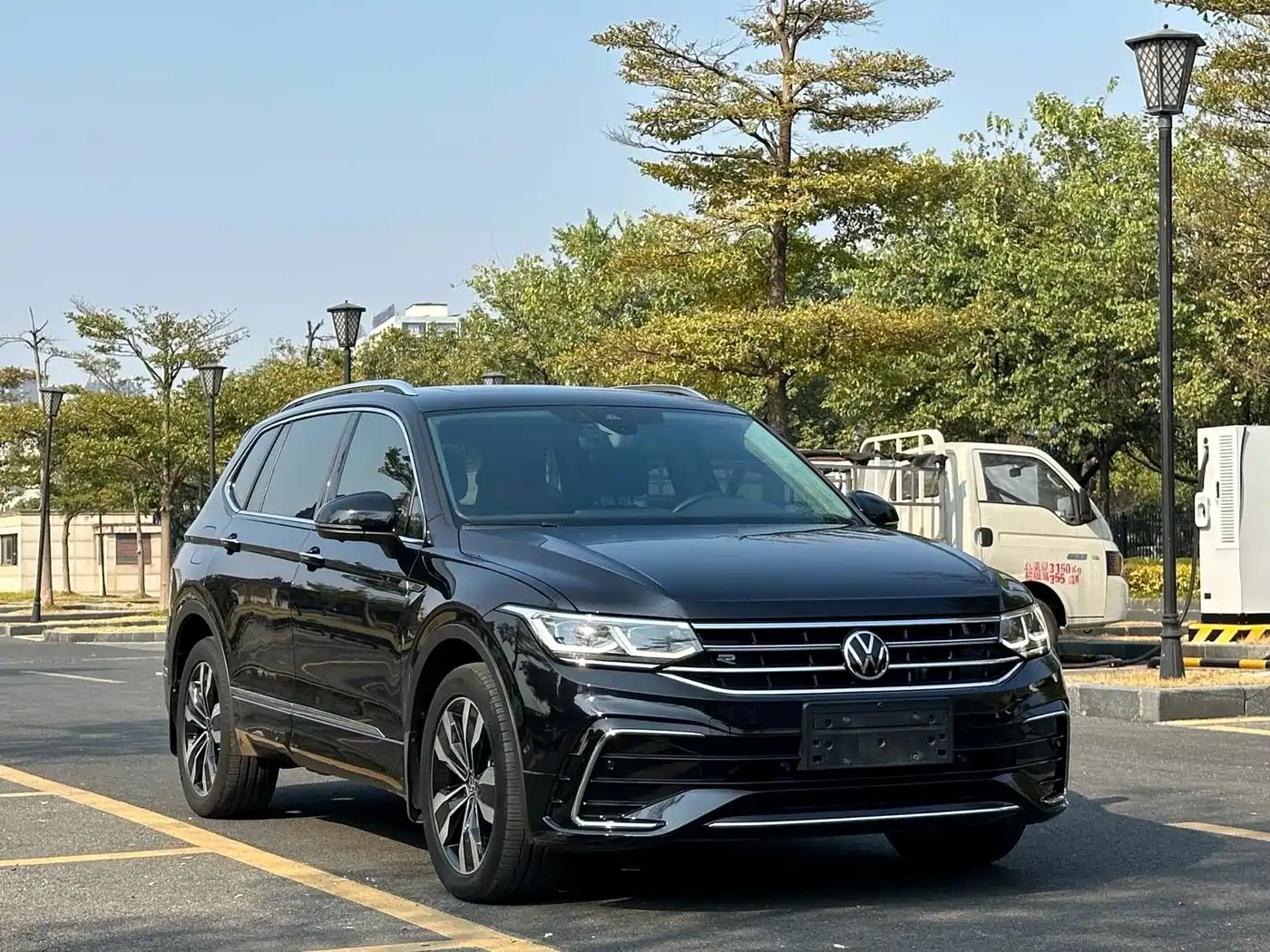 Volkswagen Tiguan L 2022 380TSI Automatic 4WD R-Line Flagship 7-Seater фото 3