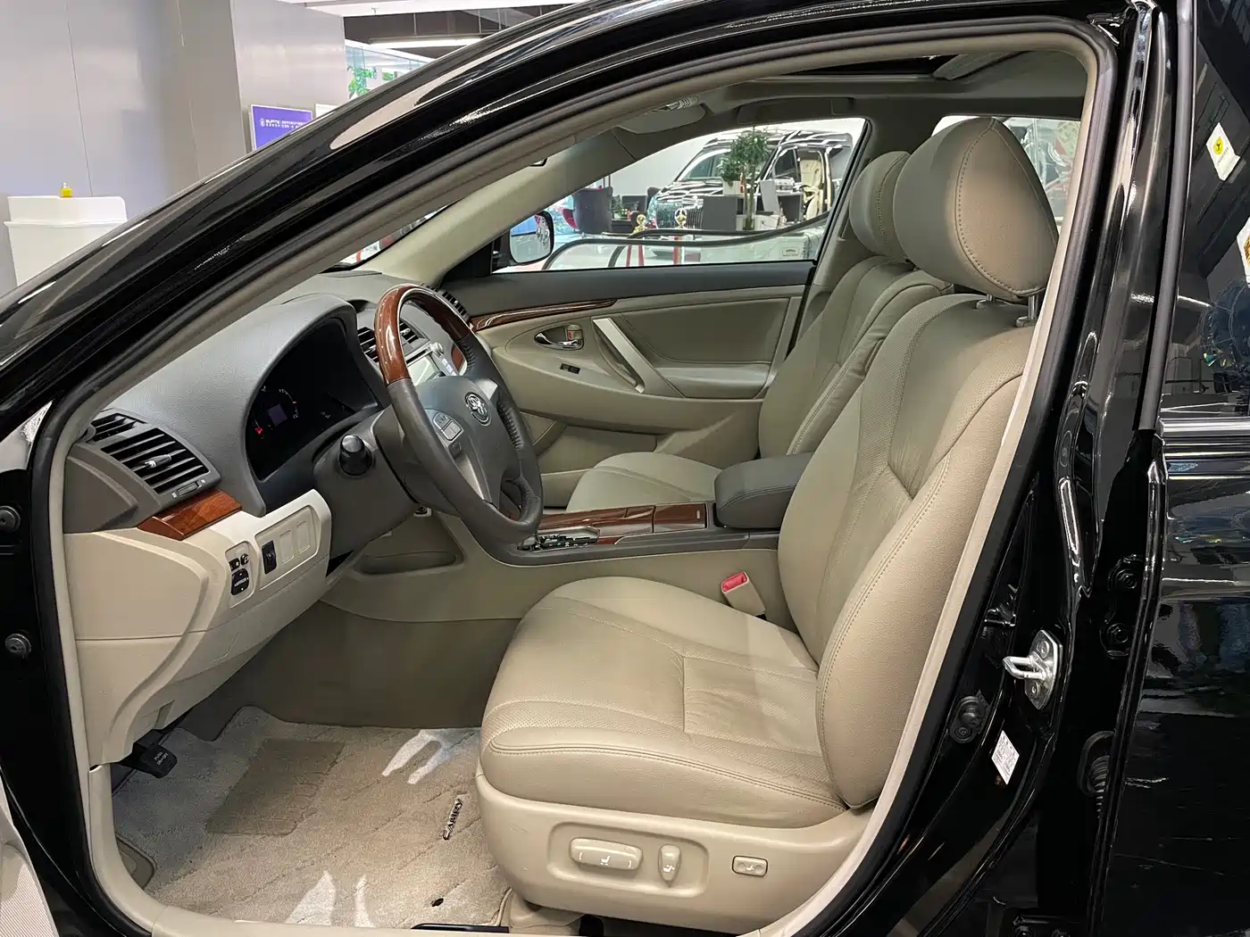 Toyota Camry 2013 200G Classic Luxury Edition фото 11