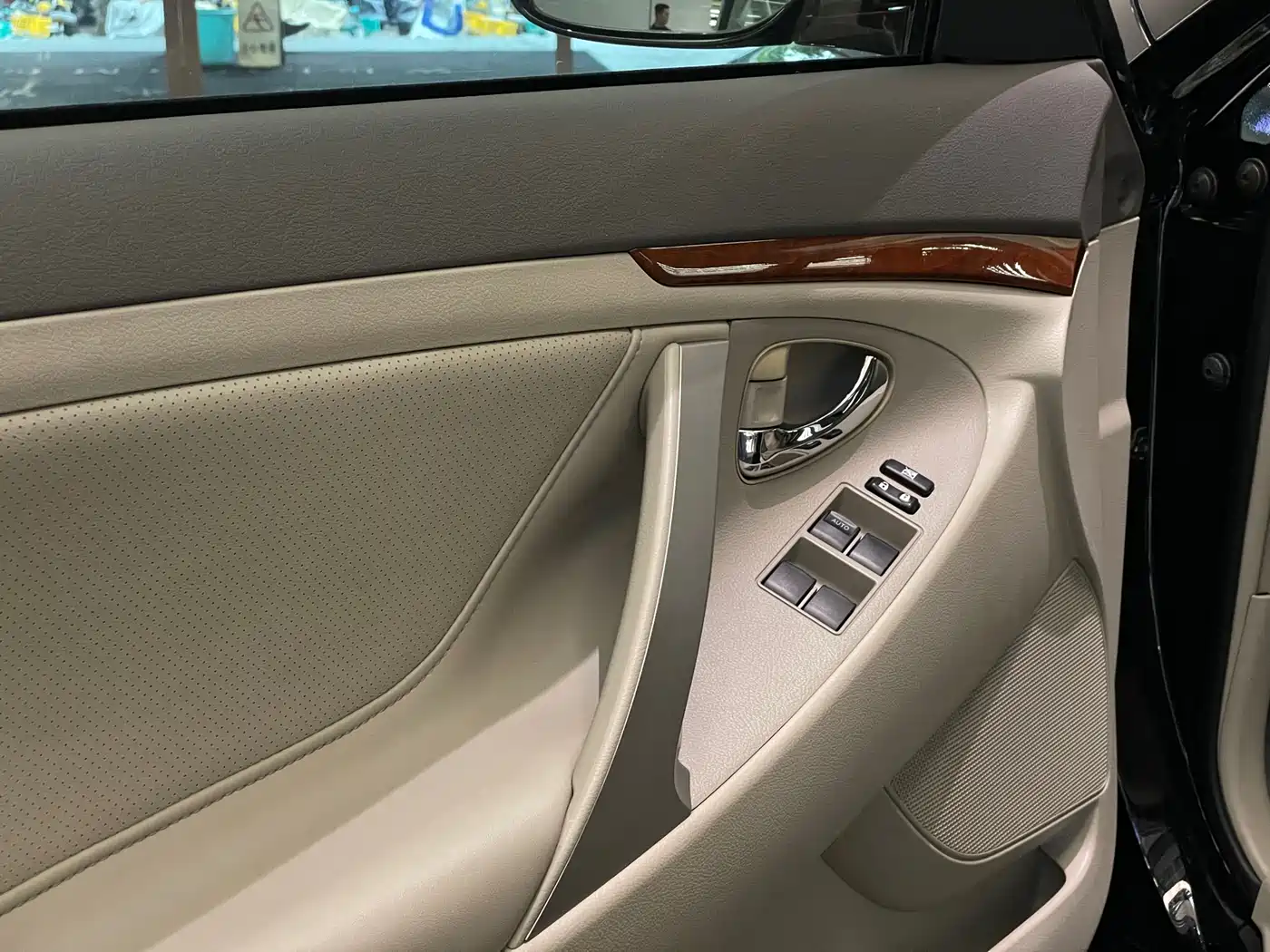Toyota Camry 2013 200G Classic Luxury Edition фото 20