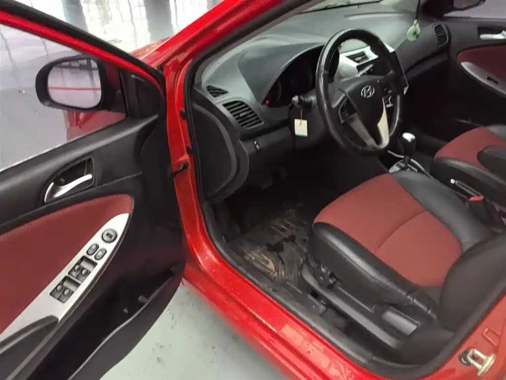 Hyundai Reina 2014 Model 1.6L Automatic TOP фото 16