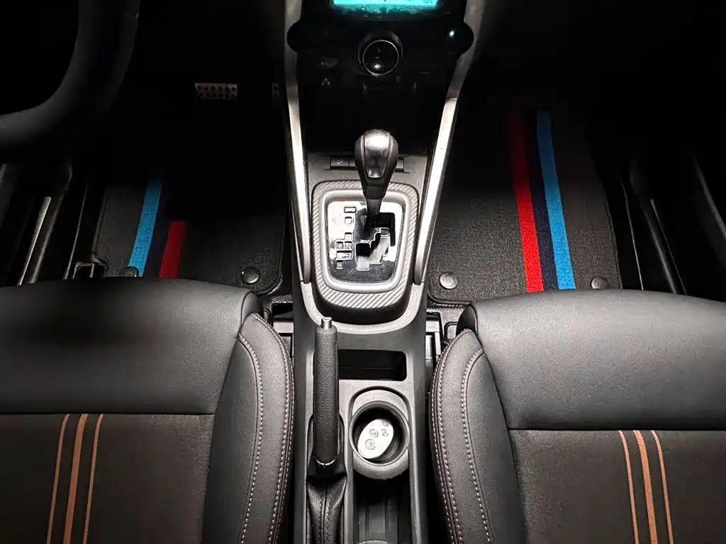 BYD Yuan 2017 1.5L Auto Cool Connect фото 15