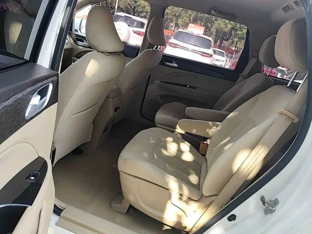 Photo 17 - Baojun 730
