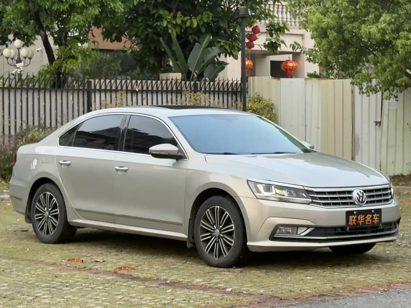 Volkswagen Passat 2017 330TSI DSG Luxury фото 4
