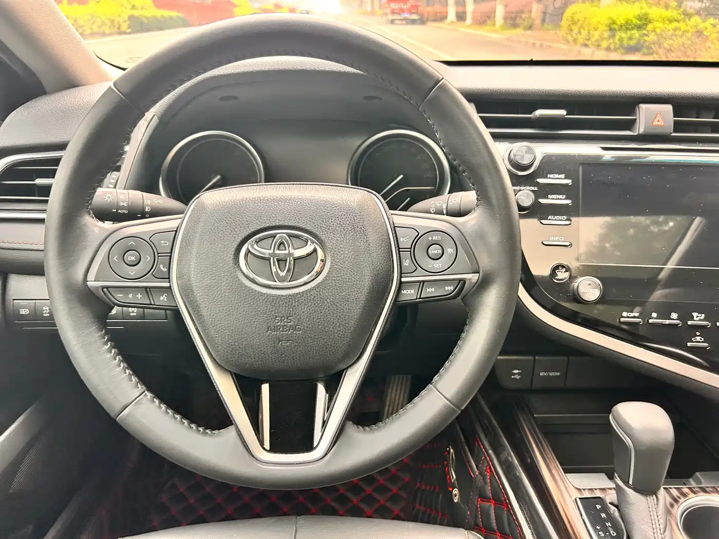 Toyota Camry 2018 2.5G Luxury Edition фото 11