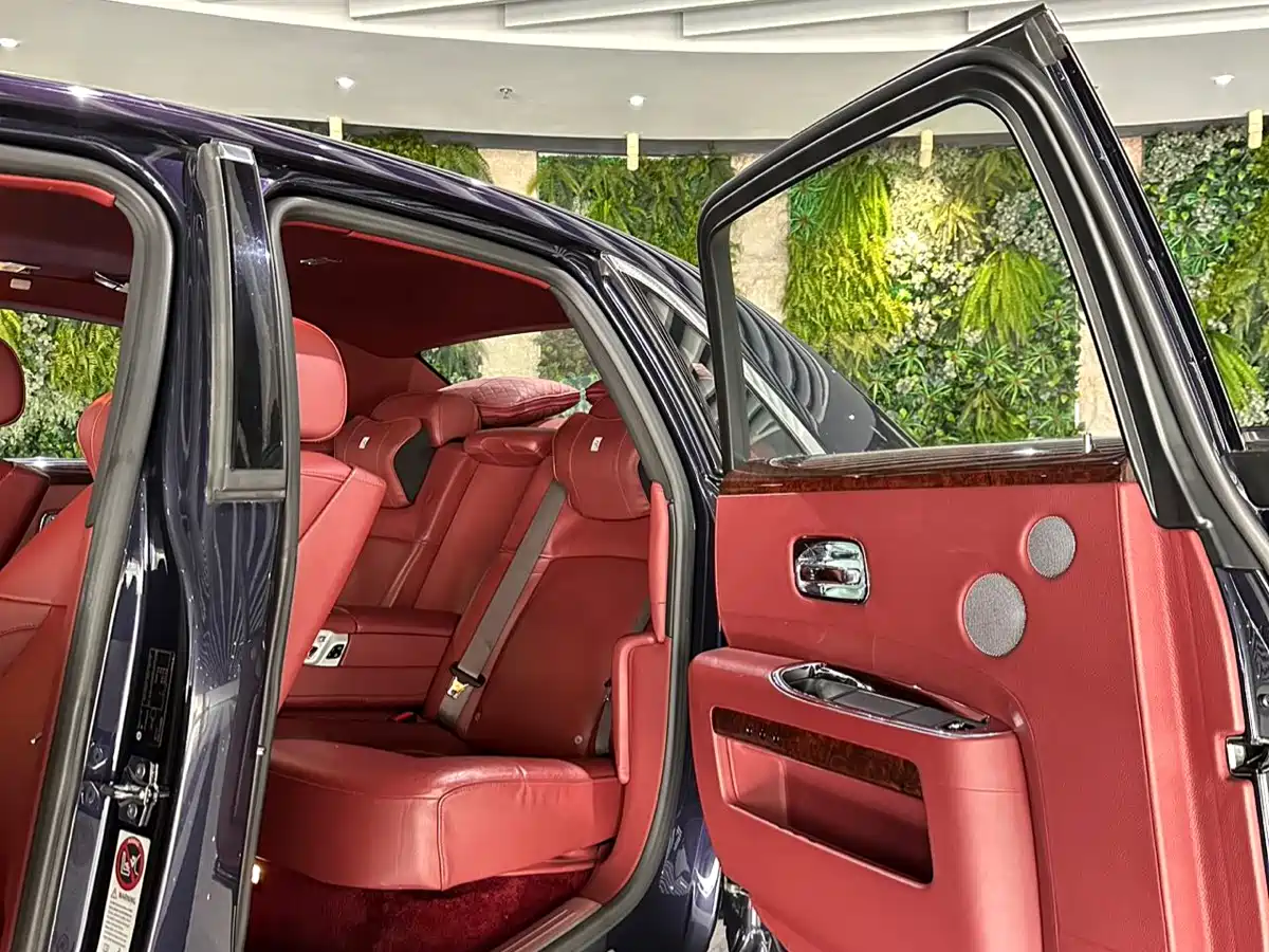 Rolls-Royce Ghost 2010 Model 6.6T Standard фото 8