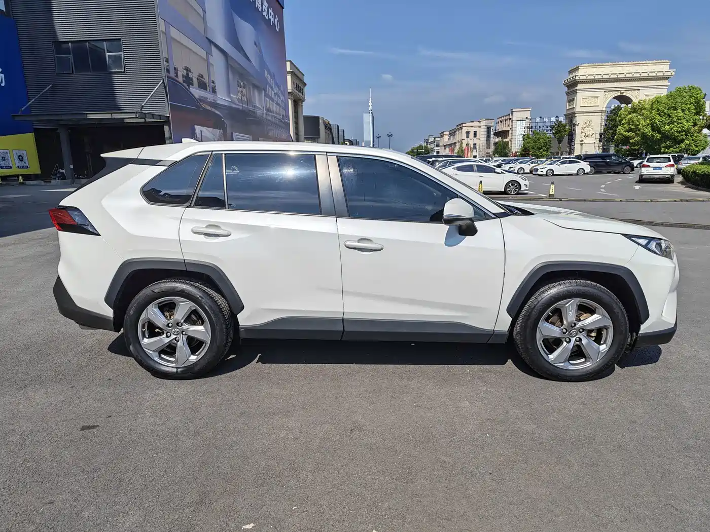 Фото 15 - Toyota RAV4