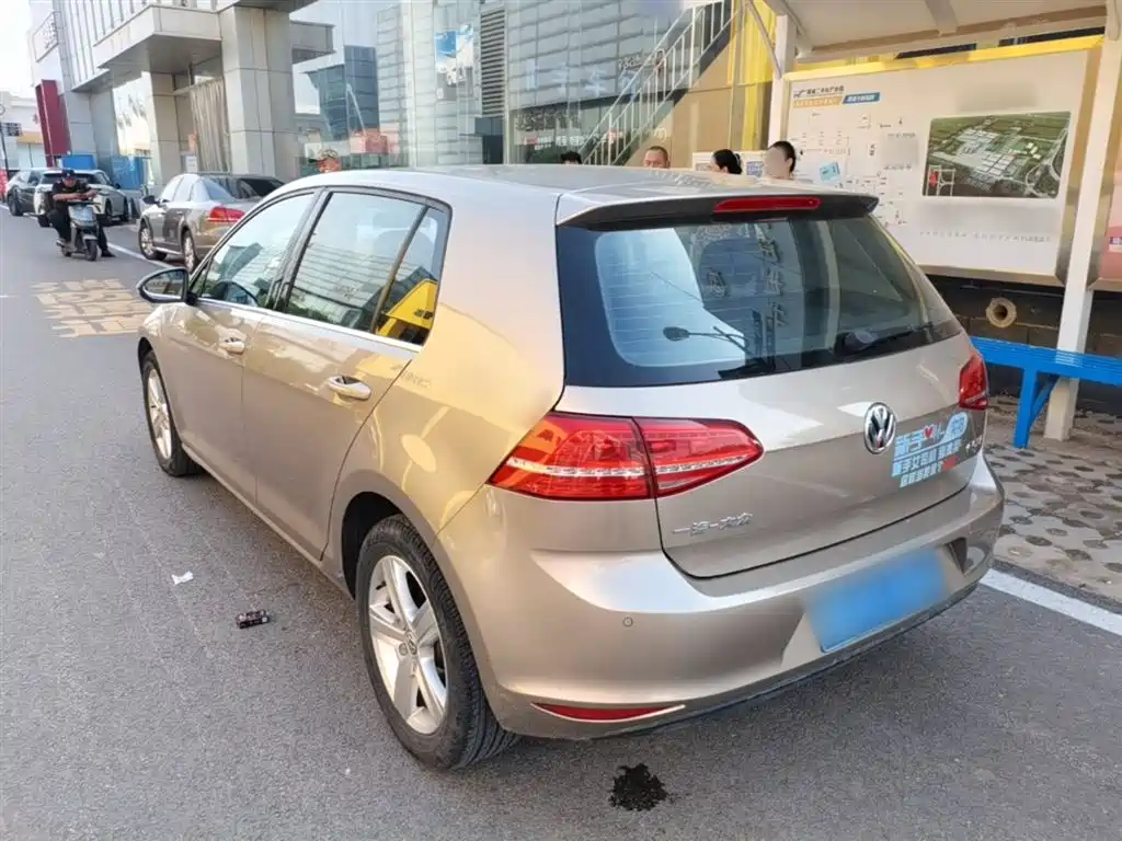 Volkswagen Golf 2015 1.6L Automatic Comfort фото 5