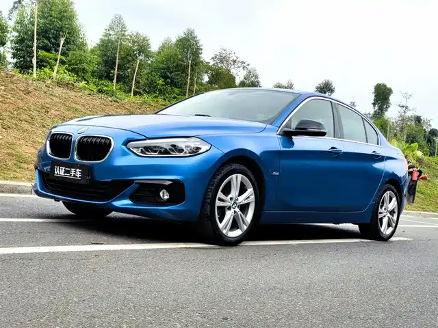 BMW 1 SERIES