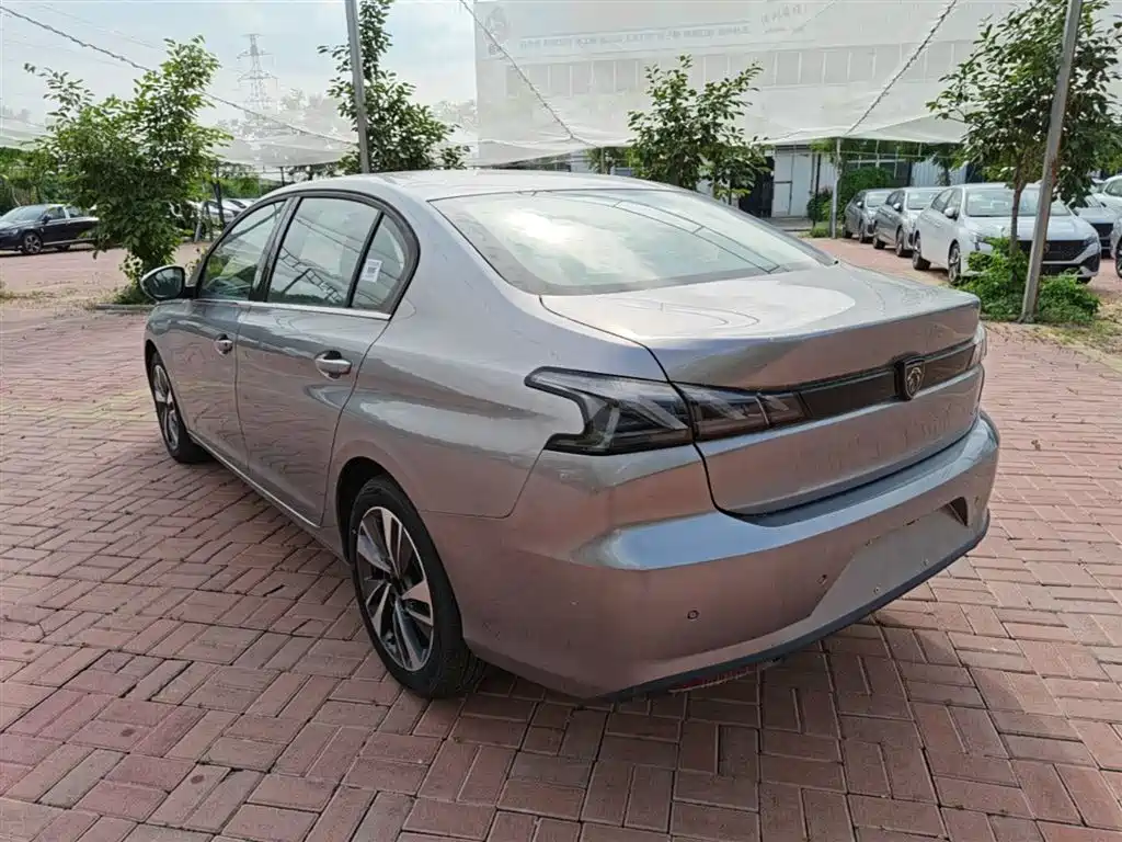 Peugeot 408 2024 360THP Dá Dá Edition Latour фото 5
