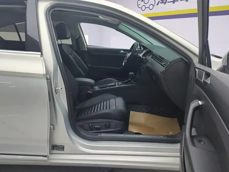 Volkswagen Magotan 2018 330TSI DSG Leading фото 8