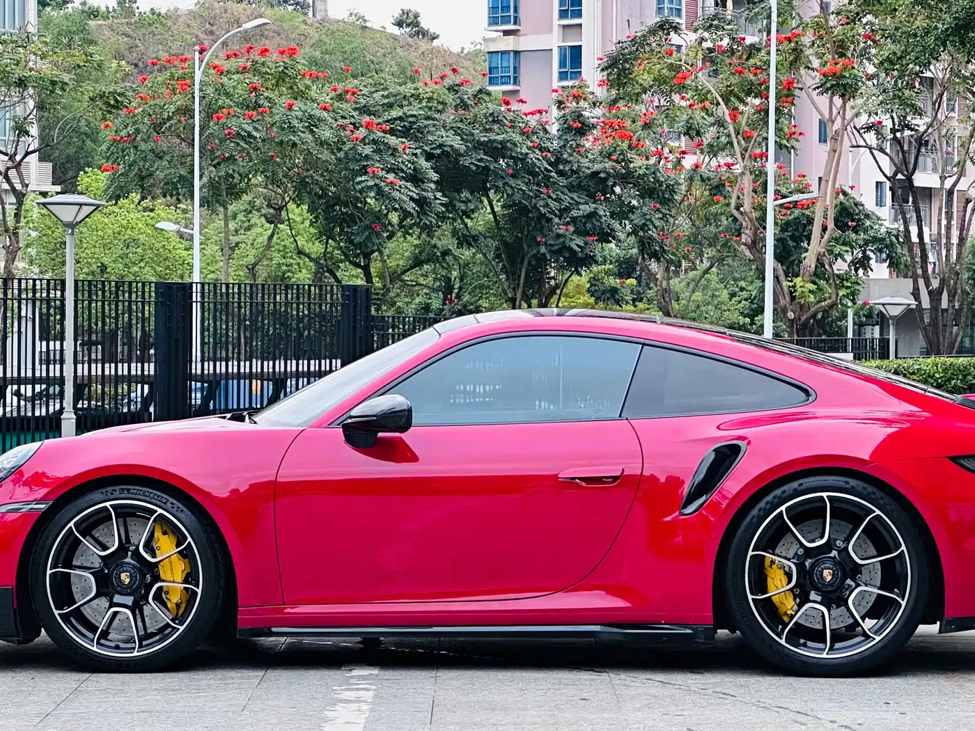 Porsche 911 2022 Turbo S 3.7T фото 16