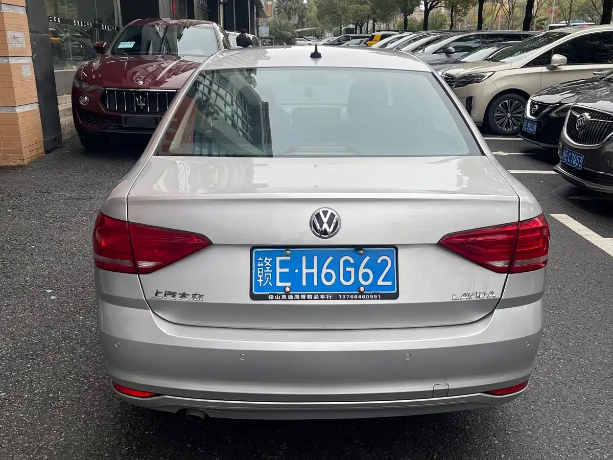 Volkswagen Lavida 2015 1.6L Automatic Trend Edition фото 10