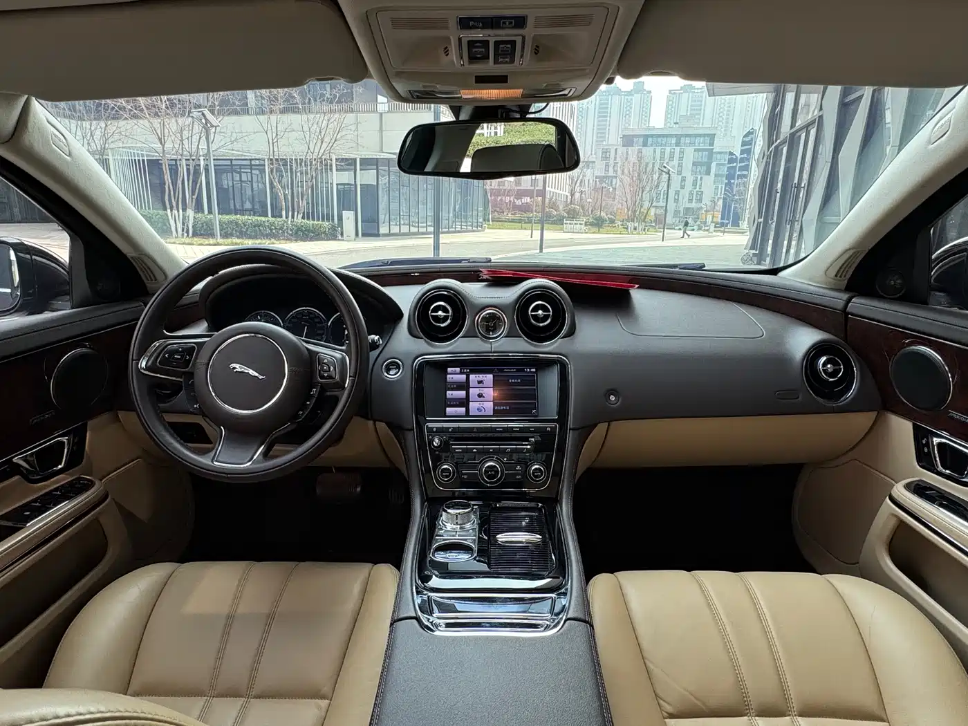 Фото 22 - Jaguar XJ
