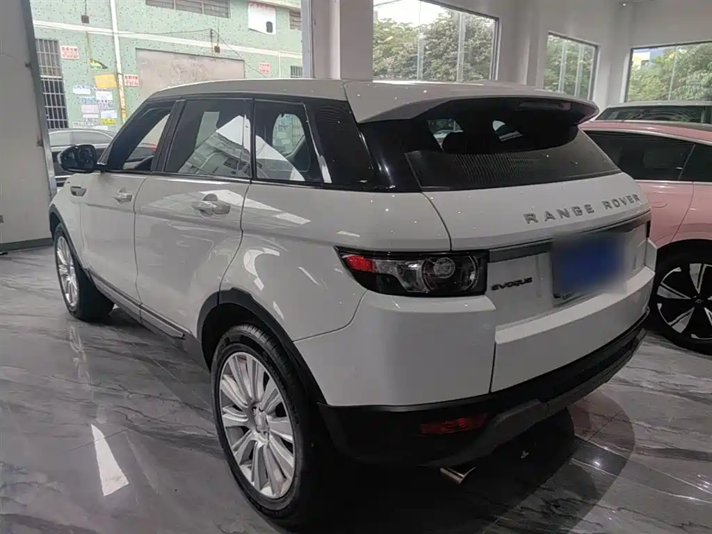 Land Rover Range Rover Evoque 2015 2.0T 5-Door Intelligent Edition фото 5